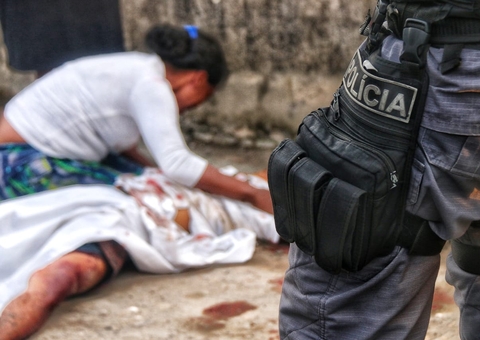 Jovem é morto na frente de vizinhos quando retornava para casa em Manaus