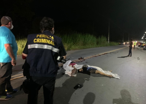 Motociclistas caem após acidente e morrem atropelados por carro em Manaus 
