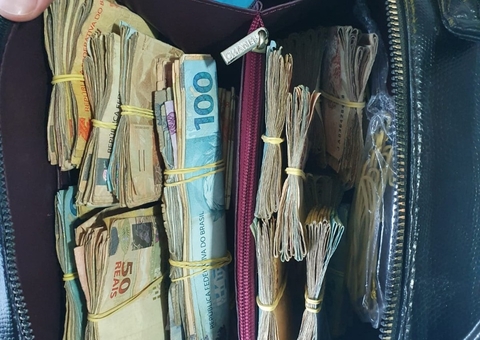 Mulher é presa com drogas e R$ 22 mil escondidos no guarda-roupas em Manaus