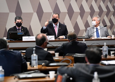 CPI: Omar diz que ‘nunca houve compromisso’ na compra da vacina