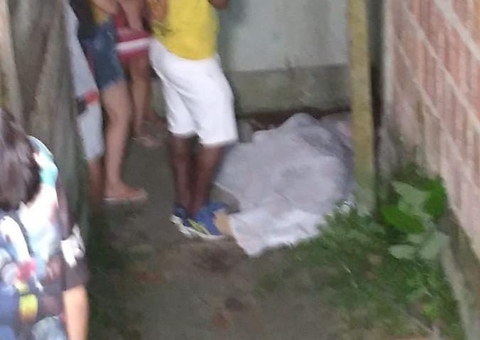 Em menos de 1 hora, dois homens morrem enquanto jogavam baralho em Manaus