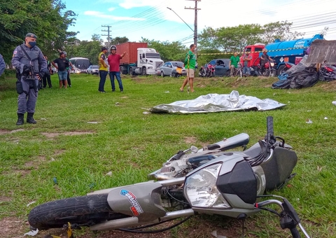 Jovem morre em grave acidente ao ser arremessado contra pedra em Manaus