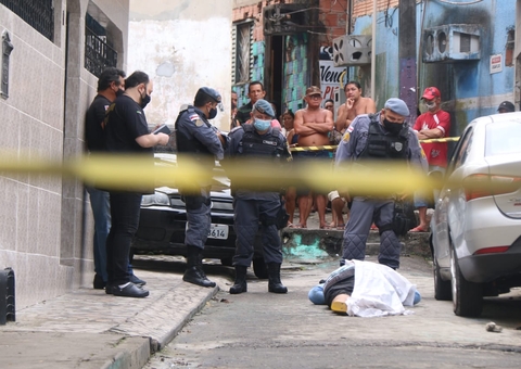 Pintor é executado enquanto aguardava ônibus para ir ao trabalho em Manaus