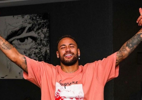 Neymar cobre símbolo da Nike em uniforme após polêmica de assédio