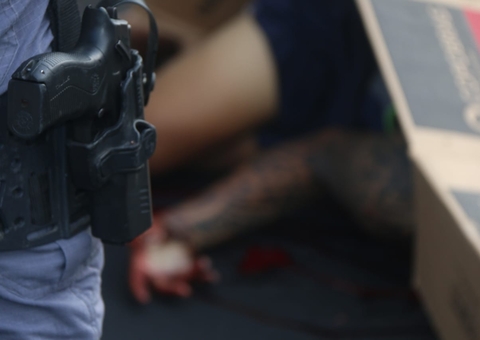 Homem é assassinado na frente da casa da família em Manaus