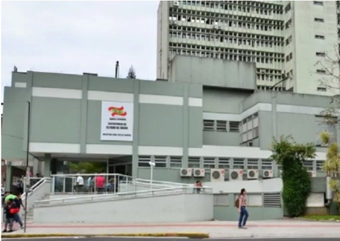 Adolescente de 17 anos é apreendida após se passar por médica 