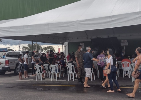 Vacinação de pessoas de 57 e 56 anos em Manaus tem movimentação intensa