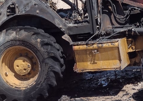 Facção ateia fogo em tratores da prefeitura de Manaus em ataque coordenado