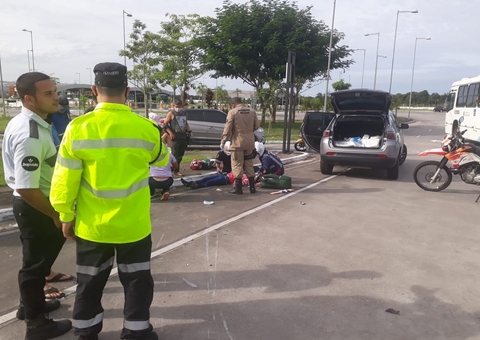 Mulher fica ferida em acidente que dilacerou perna de piloto em Manaus 