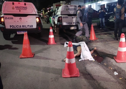 Homem morre na frente da delegacia após ser espancado em Manaus
