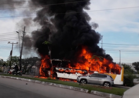 Após incêndio, ônibus da linha 677 é substituído em Manaus