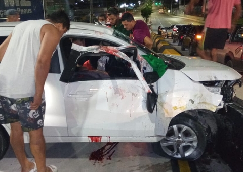 Motorista morre ao colidir com mureta de viaduto  em Manaus