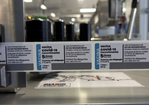 Fiocruz recebe mais um carregamento de IFA