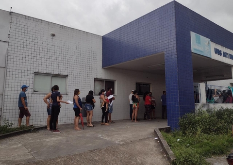 Vacinação: População lota unidades de saúde na zona Norte de Manaus