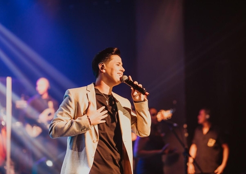 Lorenzo Fortes lança primeiro DVD durante Live