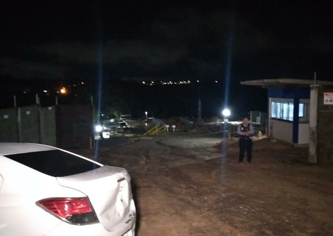 Barro desliza sobre funcionário durante obra em Manaus