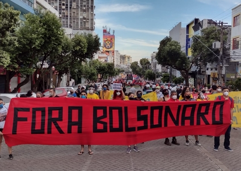 Ato contra Bolsonaro em Manaus reúne cerca de 2 mil pessoas; veja fotos