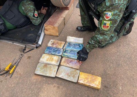 Casal é preso com 24 Kg de drogas em fundo falso de carro no Amazonas