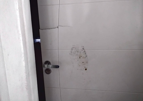 Marcas na casa de motorista de app morto em Manaus mostram violência da polícia