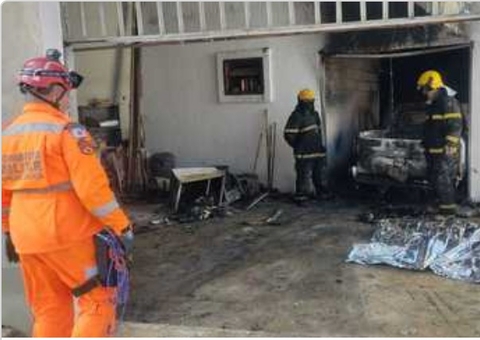 Idoso de 77 anos morre carbonizado após incendiar própria casa