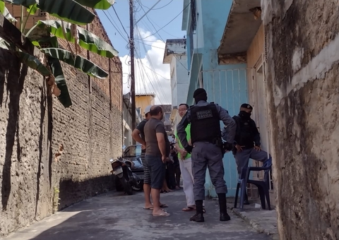 Homem surta e mata a própria mãe a facadas dentro de casa em Manaus