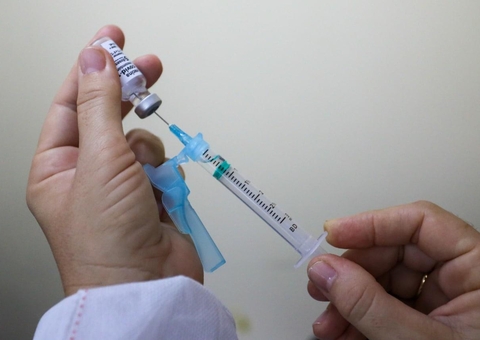 Parintins recebe 15 mil doses de vacina para mutirão