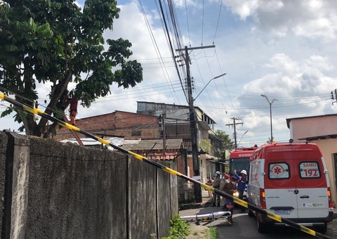 Homem leva choque elétrico enquanto aparava galhos de árvore em Manaus