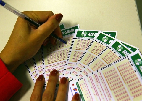 Mega-Sena sorteia R$ 76 milhões; confira dezenas