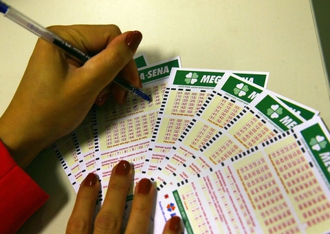 Mega-Sena sorteia prêmio de R$ 7, 1 milhões; confira as dezenas