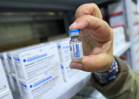 Lote com 37 mil doses de vacina da Janssen chega a Manaus neste sábado
