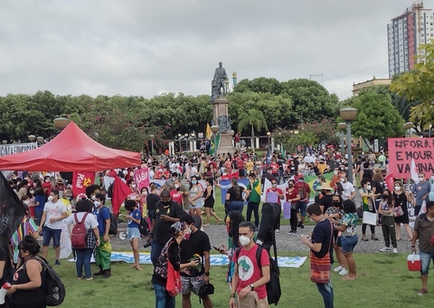 Manifestantes lotam Centro de Manaus em novo ato nacional contra Bolsonaro