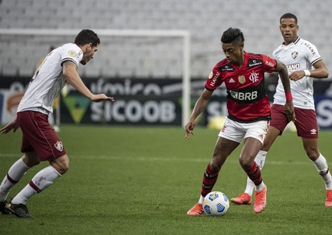 Com gol na reta final do jogo, Fluminense vence Flamengo em São Paulo