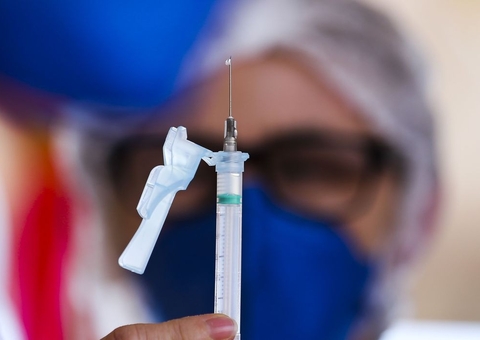 Câmara aprova projeto que facilita quebra de patentes para vacinas