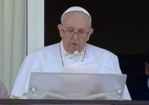 Papa Francisco aparece pela primeira vez após cirurgia