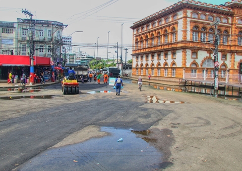 Ruas do Centro de Manaus amanhecem secas e comerciantes comemoram