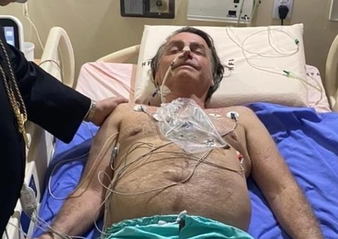 Internado, Bolsonaro posta foto e agradece orações