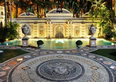 Corpos são encontrados em quarto de antiga mansão de Gianni Versace 