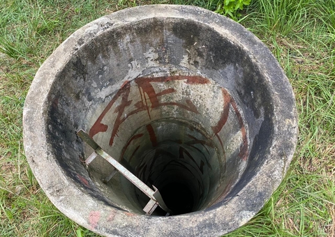 Veja vídeo do resgate de criança que caiu quando olhava para o céu em busca de papagaio