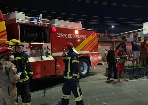 Caminhão e carro colidem em acidente violento em Manaus