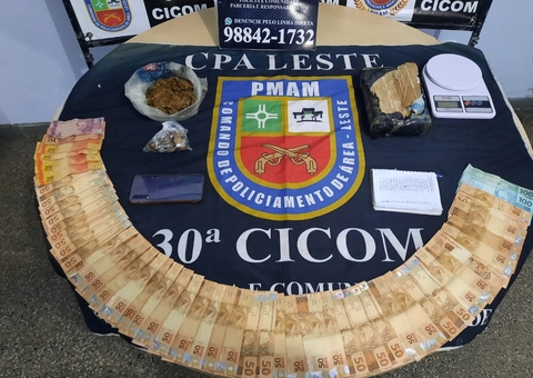 Mulher oferece dinheiro de tráfico para a PM e acaba presa em Manaus