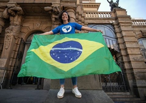 UNE tem 1ª negra presidente da história; escolhida é amazonense