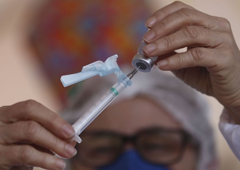 Governo de SP anuncia que vacinará contra covid-19 todos os anos