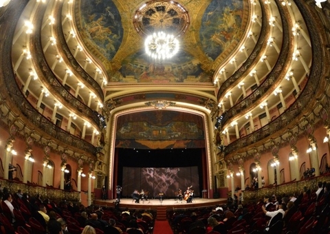 Teatro Amazonas retoma espetáculos com público a partir desta terça