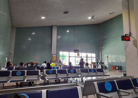 Passageiros reclamam de atraso em voo no aeroporto de Manaus
