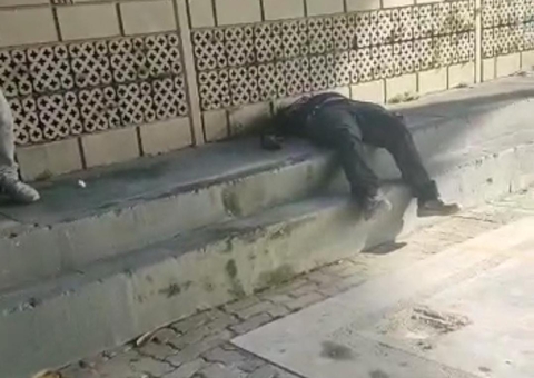 Assaltantes atiram na cabeça de mototaxista em supermercado de Manaus