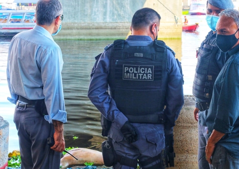 Corpo de homem é encontrado com marcas de tiro em rio no Educandos