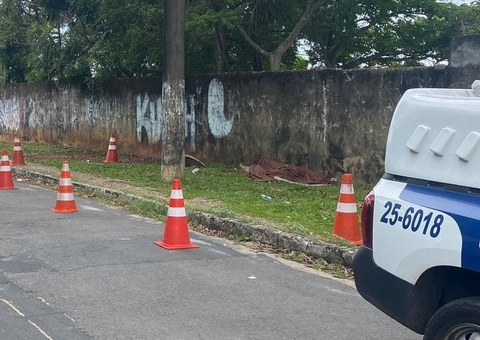Corpo é encontrado coberto por lençol ao lado de cemitério de Manaus