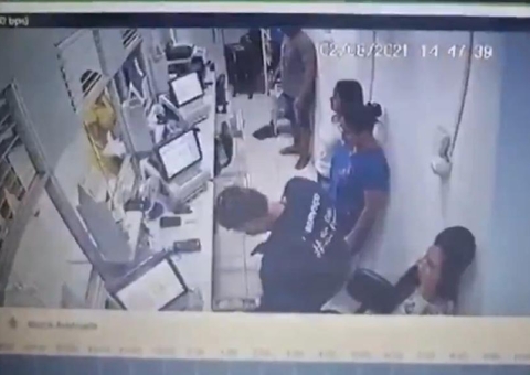 Vídeo: Gerente e esposa são feitos reféns em assalto a lotérica no Amazonas