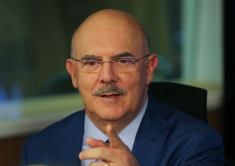 Ministro da Educação assina portaria com orientações para aulas presenciais