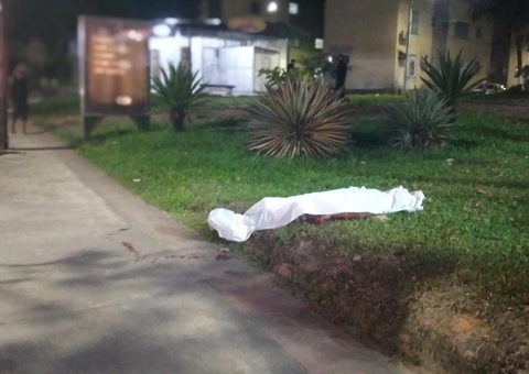Morador de rua é assassinado com facada no pescoço após discussão em Manaus